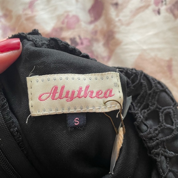 Black lace dress - Picture 3 of 4